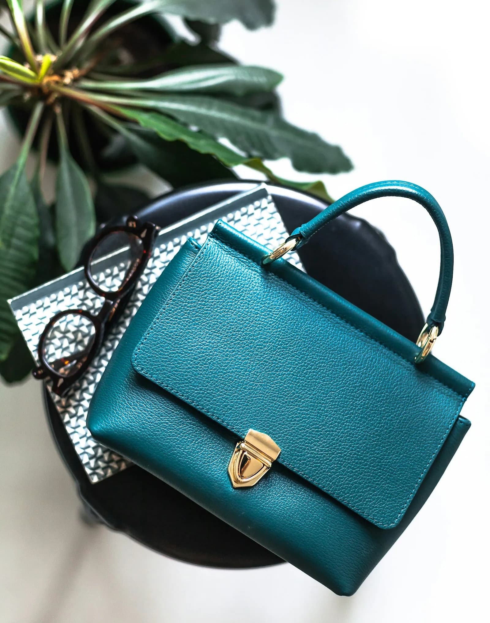 Ladies' leather handbag (sample photo)