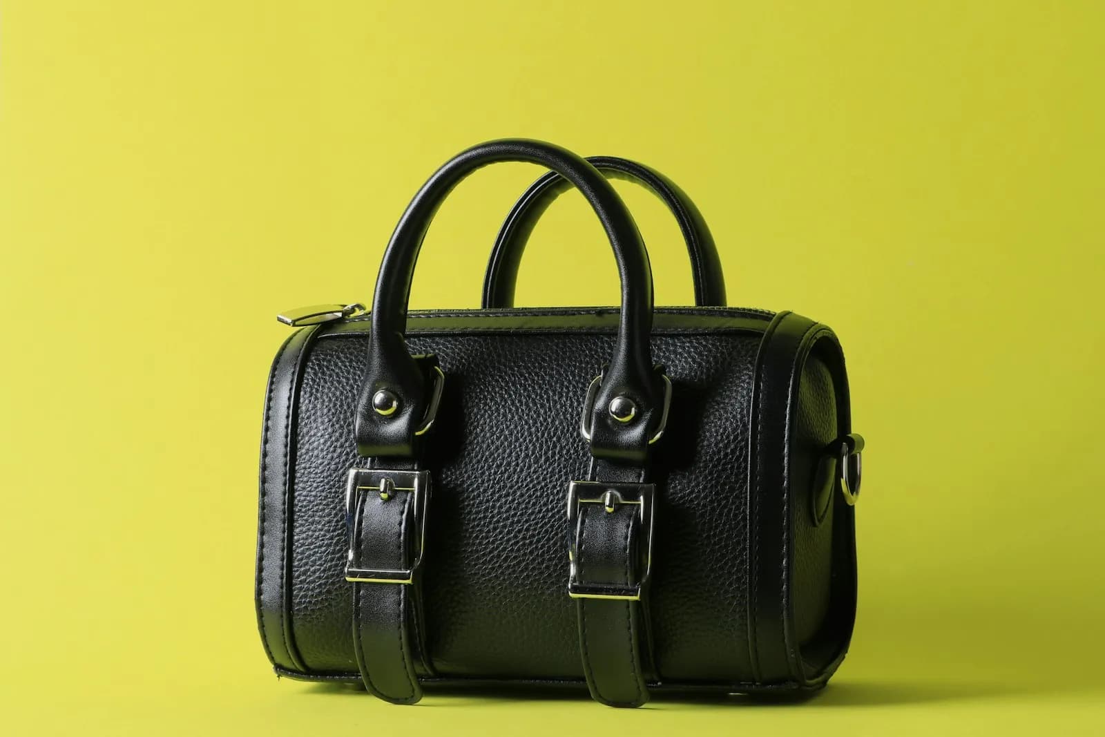 Ladies' leather handbag (sample photo)